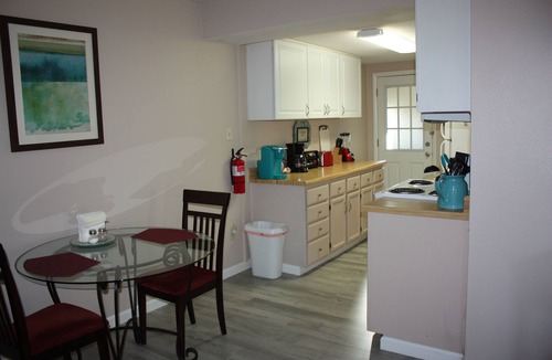Prescott House | Cozy 1 Bedrm/1 Bth, Walk to Downtown, Pet Friendly, Fenced yard, Covered Patio