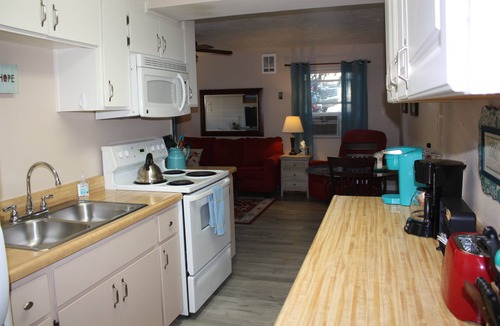 Prescott House | Cozy 1 Bedrm/1 Bth, Walk to Downtown, Pet Friendly, Fenced yard, Covered Patio