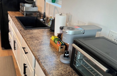 Rainbow CDP Apartment | Cozy 1-bedroom artistic loft apartment in peaceful Fallbrook with hi -speed WiFi