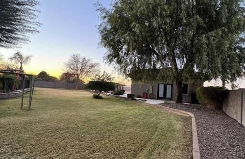 Peoria Cottage | Cozy 1-bedroom Cottage in lovely Peoria with AC, pool access, Full Kitchen
