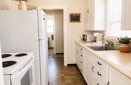 Yreka House | Cozy 1-bedroom Cottage on Main Street
