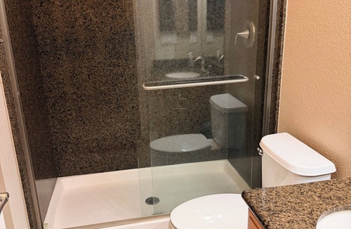 Tracy House | Cozy 1-bedroom house in lovely Mountainhouse with AC