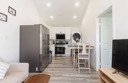 Valinda House | Cozy 1-bedroom house in charming La Puente with AC