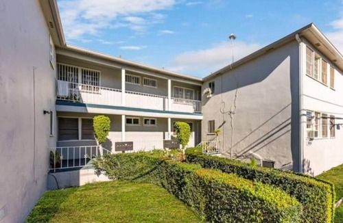 Melrose Apartment | Cozy 1-Bedroom Retreat LA