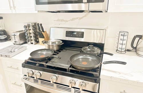 Westmont Apartment | Cozy 2-bedroom apt West University Health Sciences Pomona