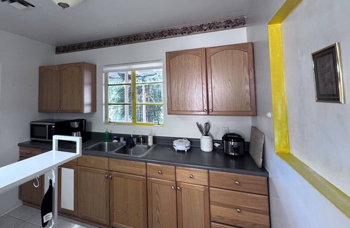 Globe - Miami House | Cozy 2-bedroom house in serene Miami with cool AC