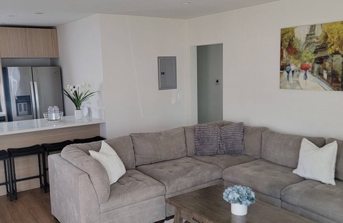 Burbank House | Cozy 2-bedroom house in perfect Burbank with AC