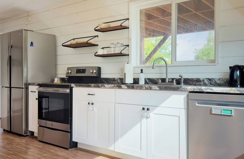 Redding House | Cozy 2-bedroom house in tranquil Redding with AC