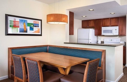 Townsite Resort | Cozy 2-bedroom resort with AC, WiFi, fitness room in marvelous Oceanside
