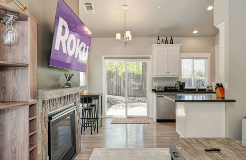 Folsom Cottage | Cozy 2-Story Cottage Near Historic Folsom!