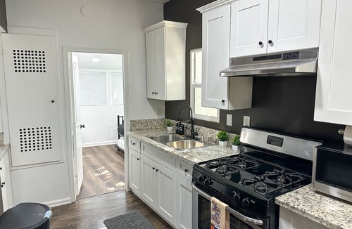 Florence-Graham House | Cozy 2BR Duplex in Downtown LA