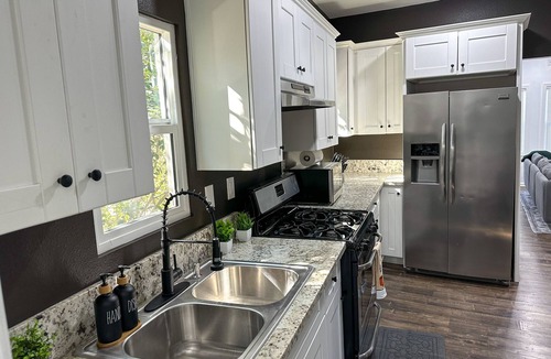 Florence-Graham House | Cozy 2BR Duplex in Downtown LA