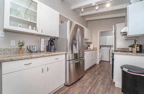 Lawndale House | Cozy 2BR Front House - Near SoFi LAX Beaches - Sleeps 5