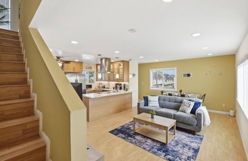 Imperial Beach House | Cozy 2BR w/AC + Sofa Bed + Beach Nearby