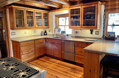 Truckee Cabin | Cozy 3-Bdrm Log Cabin Retreat in Truckee, Sleeps-8, Hot Tub, 2 Acres of Serenity