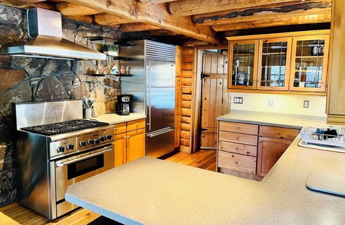 Truckee Cabin | Cozy 3-Bdrm Log Cabin Retreat in Truckee, Sleeps-8, Hot Tub, 2 Acres of Serenity