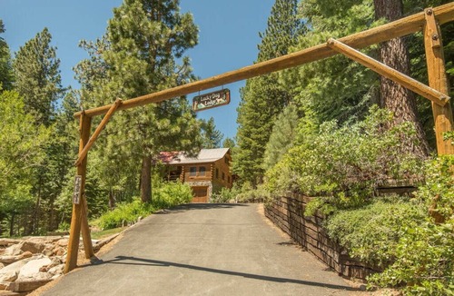 Truckee Cabin | Cozy 3-Bdrm Log Cabin Retreat in Truckee, Sleeps-8, Hot Tub, 2 Acres of Serenity