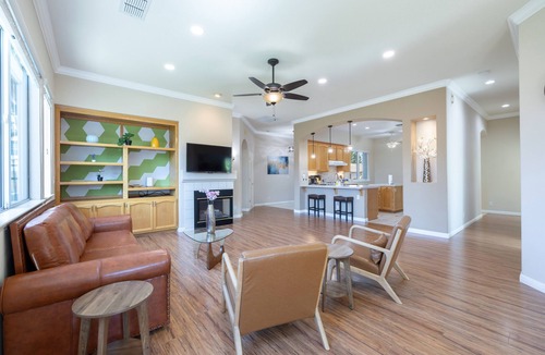 Folsom House | Cozy 3BR House: Family & Pet Friendly, Lovely Backyard, Fast WiFi, Free Parking