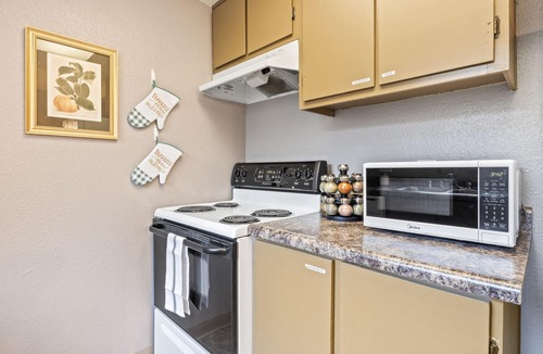 Citrus Heights Apartment | Cozy 3BR Retreat in Citrus Heights w/Parking!