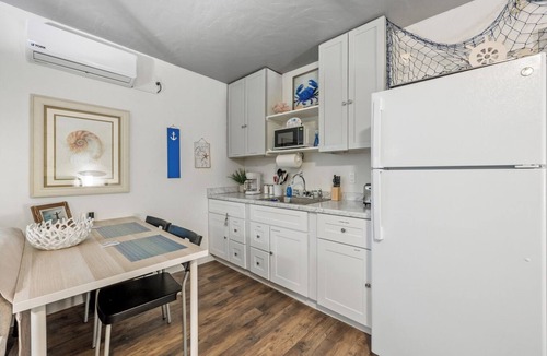 Citrus Heights Apartment | Cozy 3BR Retreat in Citrus Heights w/Parking!