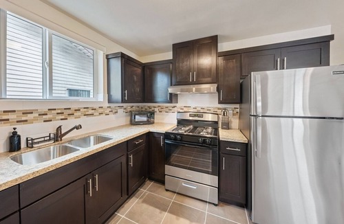 Los Angeles Condo | Cozy 5-Bedroom Los Angeles Home w/Private Master Suite