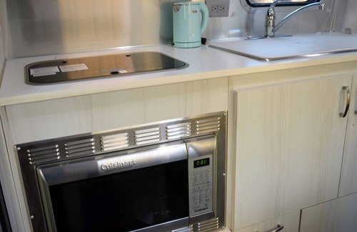 Concord House | Cozy airstream escape, hot tub & lights