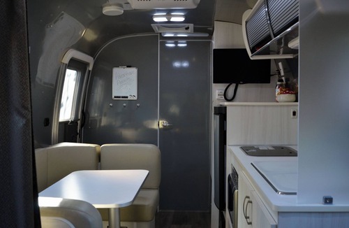 Concord House | Cozy airstream escape, hot tub & lights
