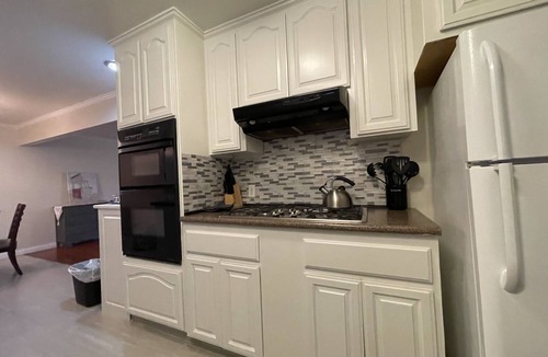 Chico House | Cozy All Hardwood Home w private POOL near Enloe & CSUC