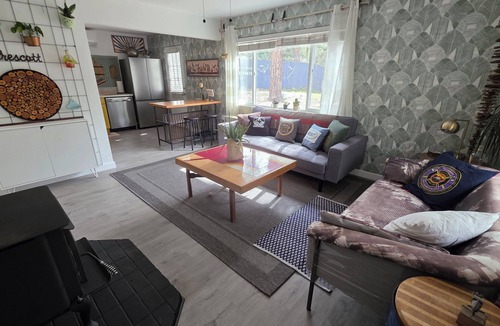 Oak Knoll Village Cabin | Cozy and quiet 2-bedroom cabin amongst towering pines in Prescott.