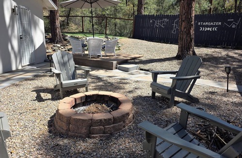 Oak Knoll Village Cabin | Cozy and quiet 2-bedroom cabin amongst towering pines in Prescott.