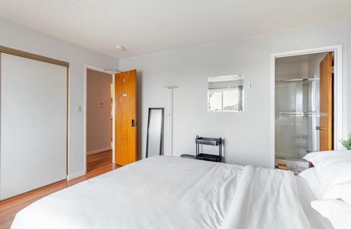 Berkeley Apartment | Cozy and Secure 3-Bedroom, 2-Bath Unit with 6 Beds and Beautiful Bay View