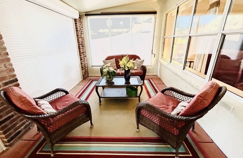 Sunland Village East House | Cozy Beautiful Mesa Escape Golf King Bed Sauna Relax! 55+ Sunland Golf Community