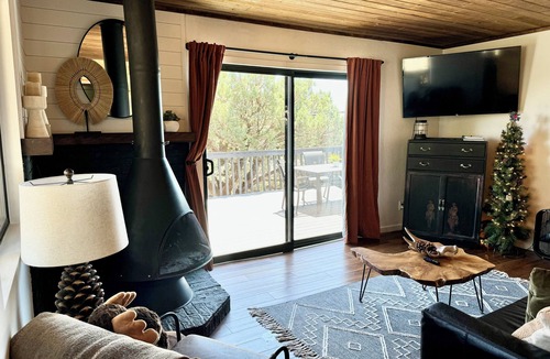 Highland Pines Cabin | Cozy Cabin in the Pines with Views!
