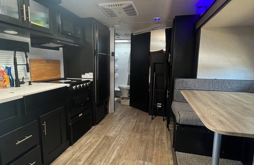 Coarsegold House | Cozy camper trailer in the foothills of the Sierra Nevada’s. Near Yosemite!