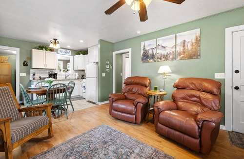 Mountain Club Cabin | Cozy canyon cabin nestled in the Prescott Pines-dog-friendly for your getaway!