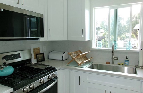 North Central Apartment | Cozy, clean & bright studio with full kitchen & bath in lovely Pasadena.