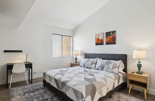 Trail West Condo | Cozy Condo w Pool, Hot Tub, Gym, & WiFi, 5min to Old Town