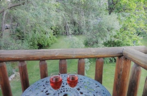 Cornville House | Cozy contemporary waterfront property cabin near Sedona.