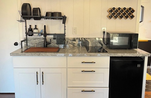 Lake Montezuma Apartment | Cozy cottage studio in adorable Lake Montezuma with WiFi, AC, indoor fireplace