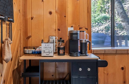 Crestline House | Cozy Crestline Cabin Near Lake Gregory