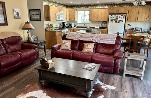 Plumas Eureka House | Cozy Evergreen Cabin, walking distance from Plumas Pines golf course
