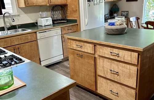 Plumas Eureka House | Cozy Evergreen Cabin, walking distance from Plumas Pines golf course