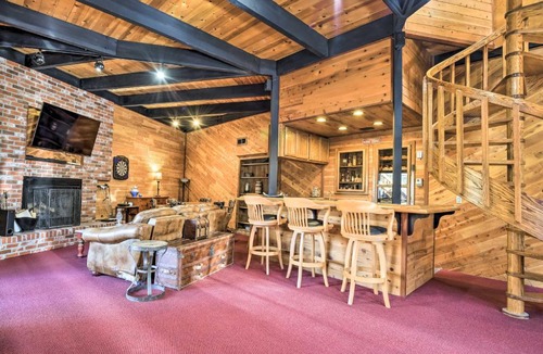 Pine Mountain Club House | Cozy 'Grand Woodland' Cabin w/Mountain Views