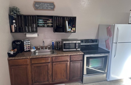 Litchfield Park Apartment | Cozy Guest House Apartment w/Shared Backyard Oasis, Spa & Pool