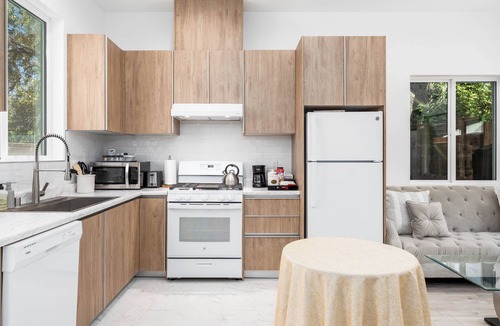 Van Nuys House | Cozy Haven: 1BD Gem in Van Nuys