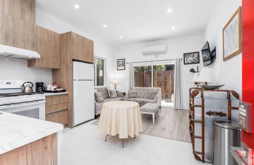 Van Nuys House | Cozy Haven: 1BD Gem in Van Nuys
