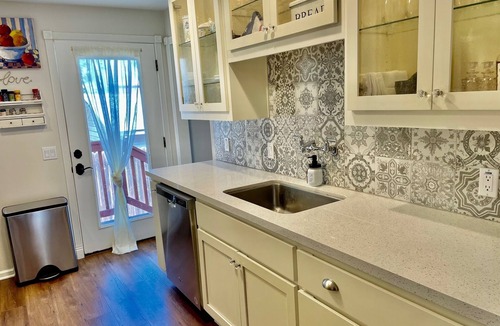 Prescott House | Cozy Historic Farmhouse-2 Bedroom Downstairs Unit - Walk Downtown & Whiskey Row