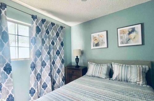 Oxnard House | cozy home near the beach, walk to the Naval Base Port Hueneme