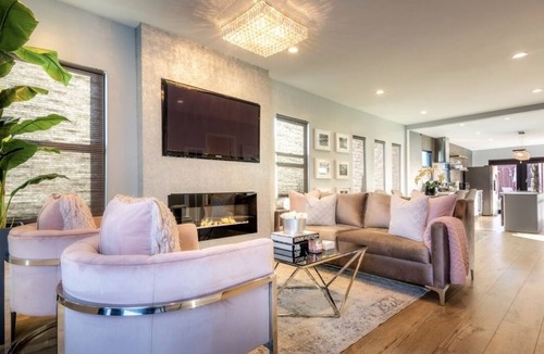 Los Angeles House | Cozy Home With Pool & Hot Tub