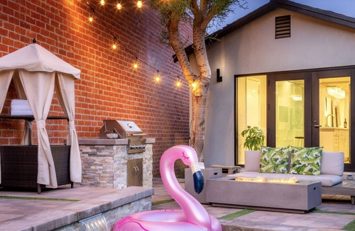 Los Angeles House | Cozy Home With Pool & Hot Tub
